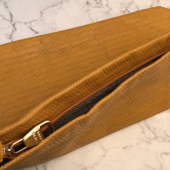 EUC Steve Madden fold over clutch purse - Picture 2 of 4